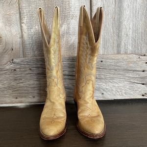 4.5 Women's Boulet cowboy boots